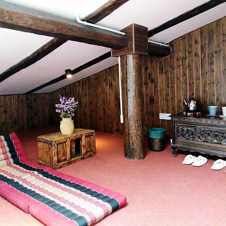 Shangri-La Mid - Mountain Homestay Buitenkant foto