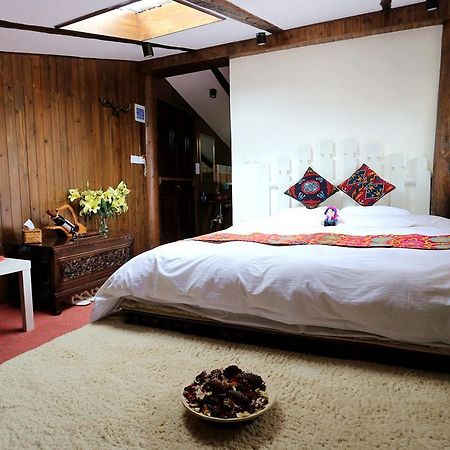 Shangri-La Mid - Mountain Homestay Buitenkant foto