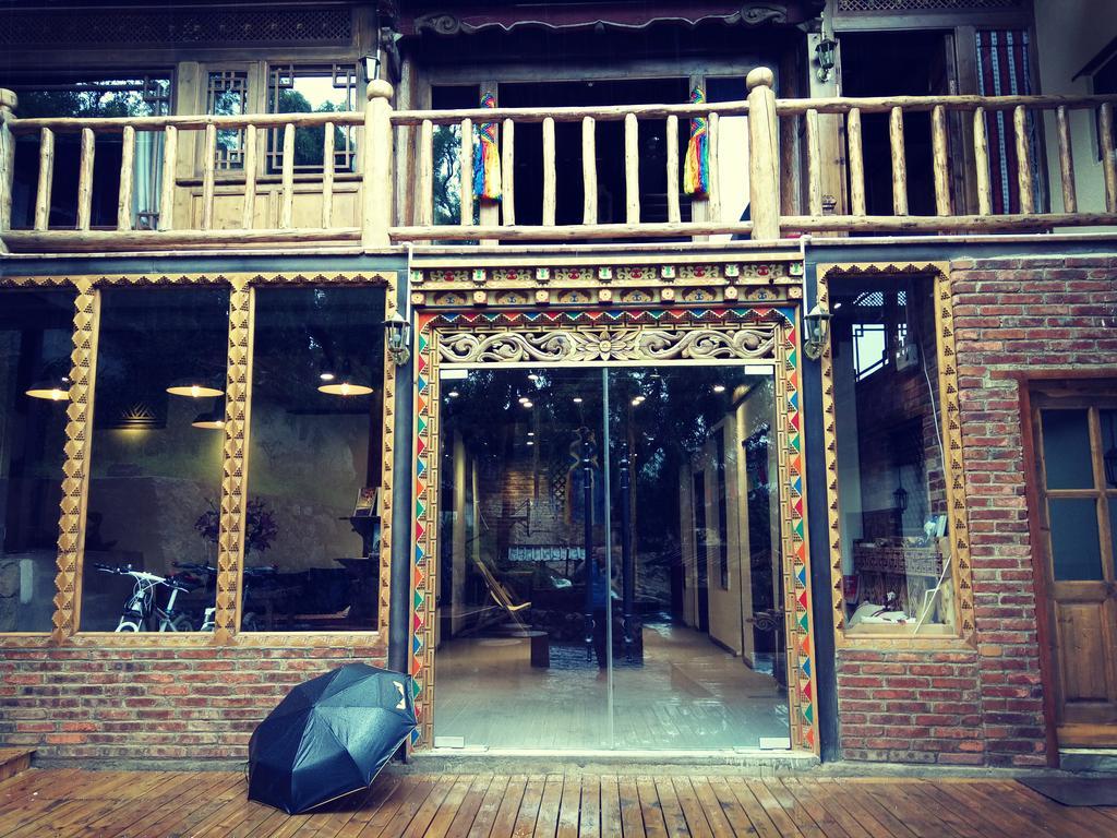 Shangri-La Mid - Mountain Homestay Buitenkant foto