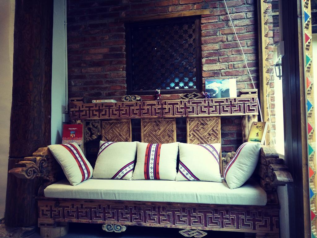 Shangri-La Mid - Mountain Homestay Buitenkant foto