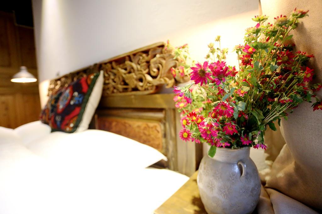 Shangri-La Mid - Mountain Homestay Buitenkant foto