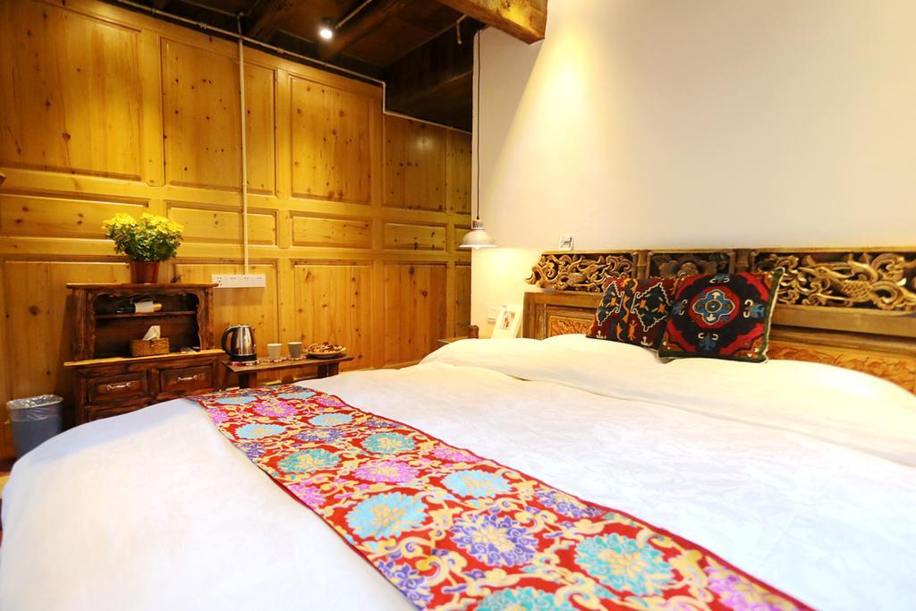 Shangri-La Mid - Mountain Homestay Buitenkant foto