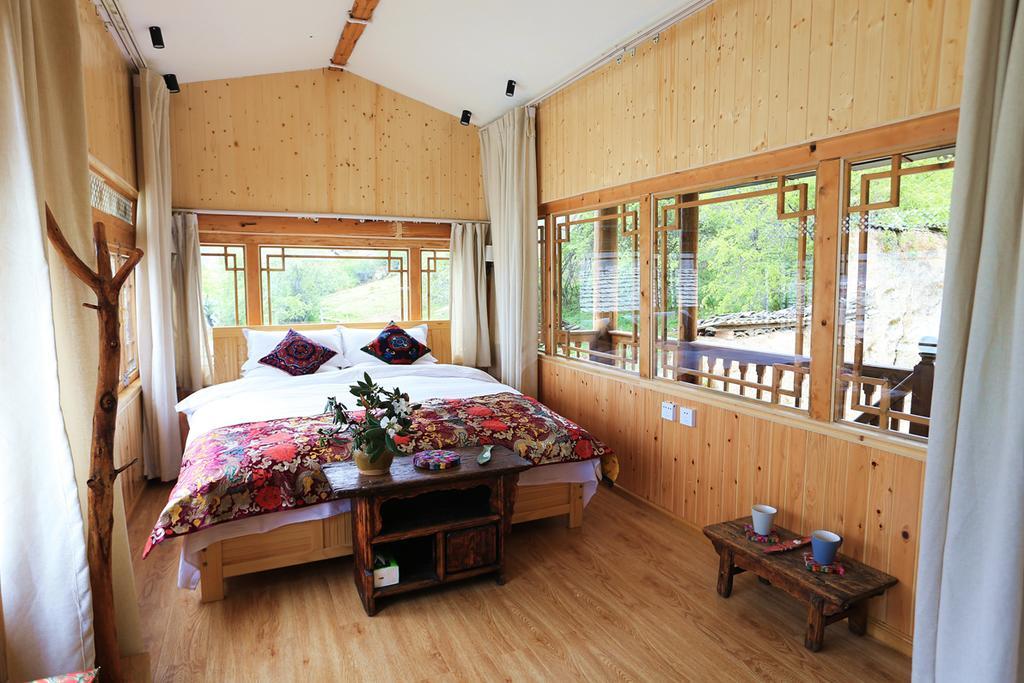 Shangri-La Mid - Mountain Homestay Buitenkant foto