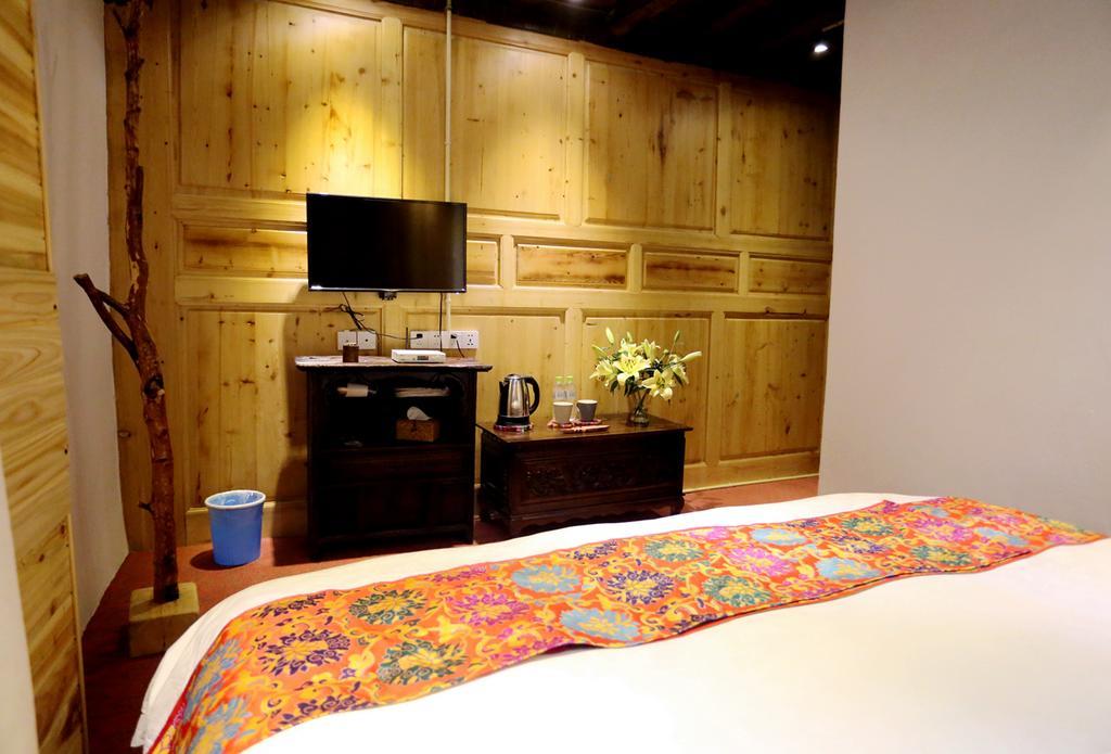 Shangri-La Mid - Mountain Homestay Buitenkant foto