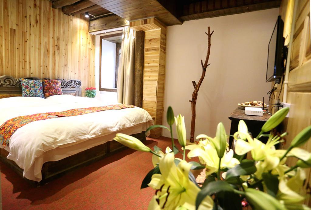 Shangri-La Mid - Mountain Homestay Buitenkant foto
