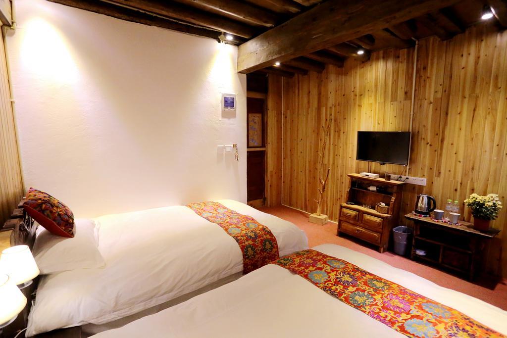 Shangri-La Mid - Mountain Homestay Buitenkant foto