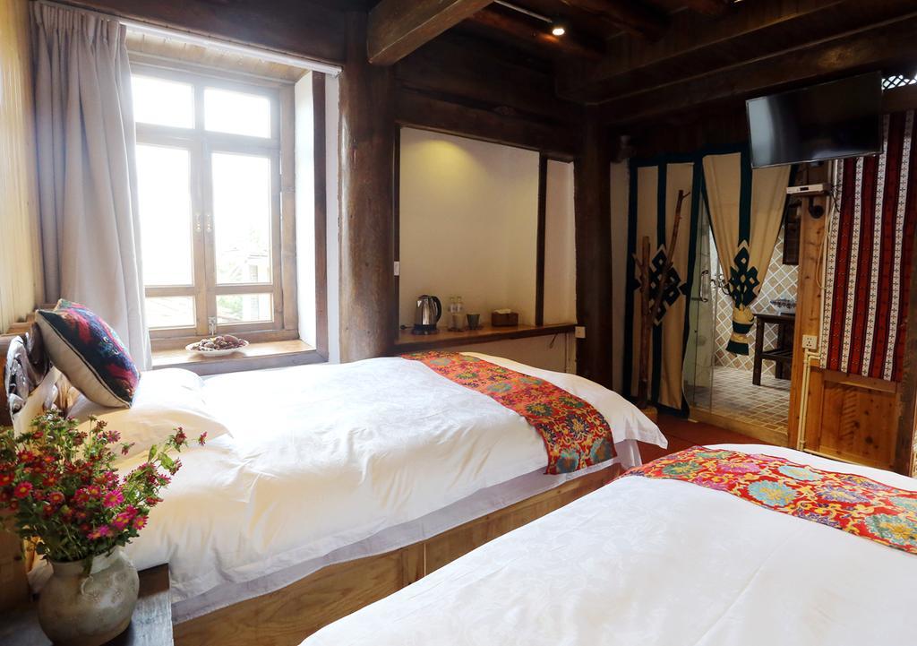 Shangri-La Mid - Mountain Homestay Buitenkant foto