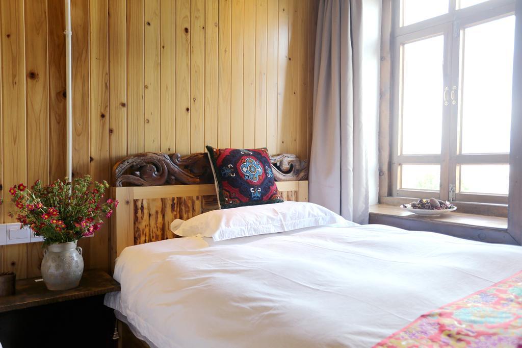 Shangri-La Mid - Mountain Homestay Buitenkant foto