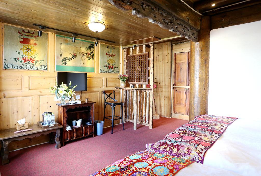Shangri-La Mid - Mountain Homestay Buitenkant foto