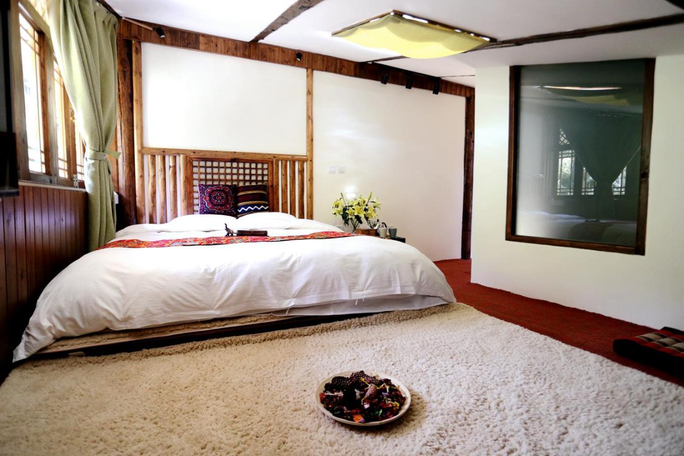 Shangri-La Mid - Mountain Homestay Buitenkant foto