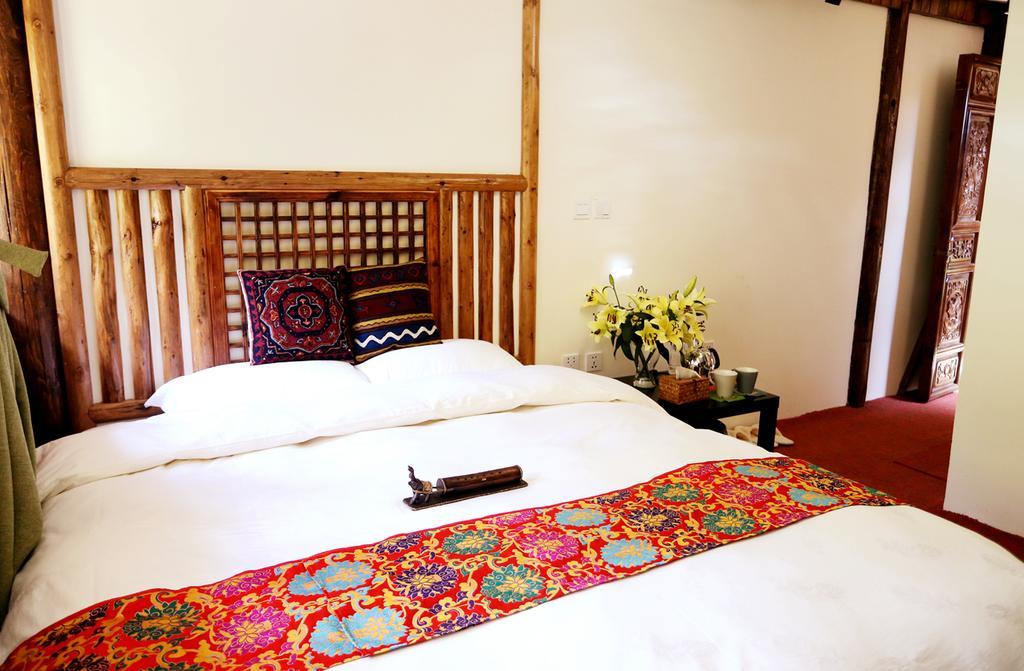 Shangri-La Mid - Mountain Homestay Buitenkant foto