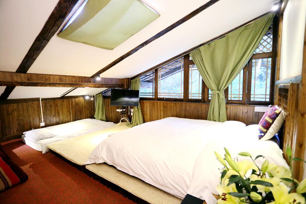 Shangri-La Mid - Mountain Homestay Buitenkant foto