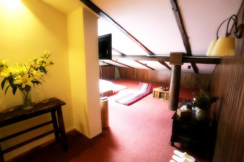 Shangri-La Mid - Mountain Homestay Buitenkant foto