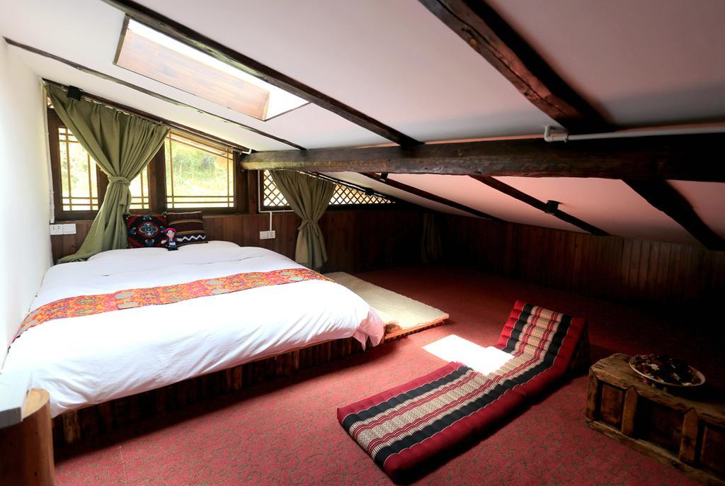 Shangri-La Mid - Mountain Homestay Buitenkant foto