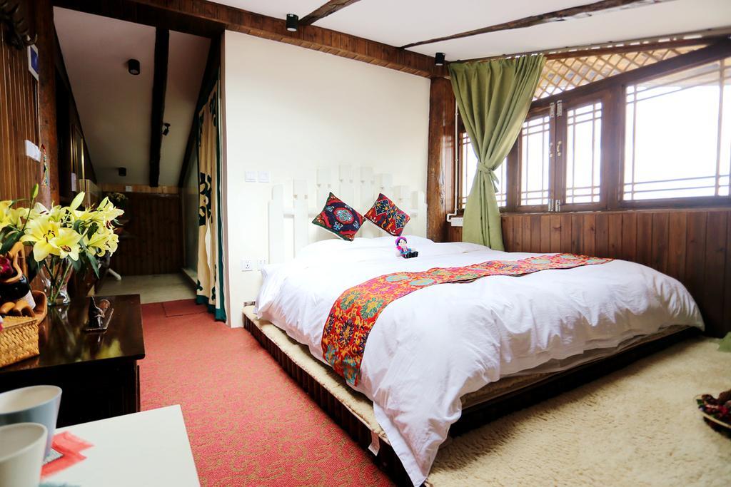 Shangri-La Mid - Mountain Homestay Buitenkant foto
